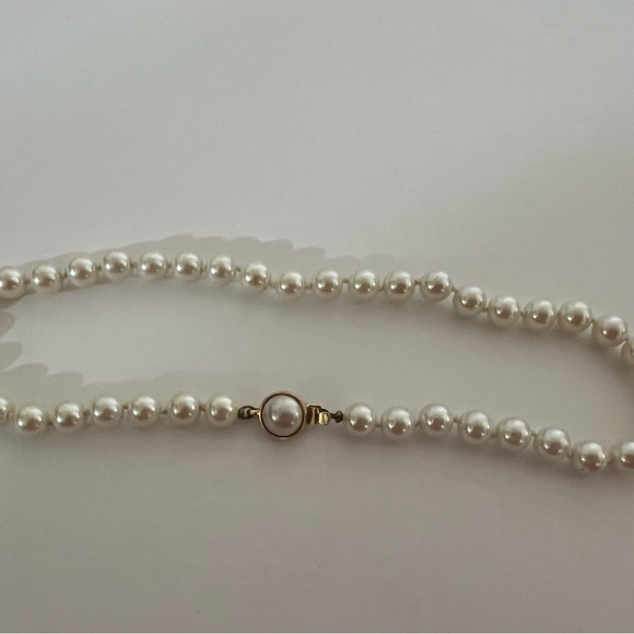 Carolee Faux Pearl Vintage Necklace - Picture 2 of 8